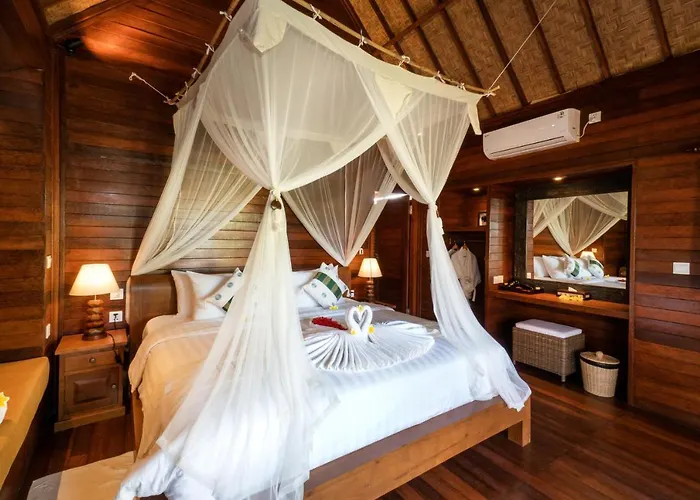 Отель типа "постель и завтрак" Royal Retreat Villa's 3*